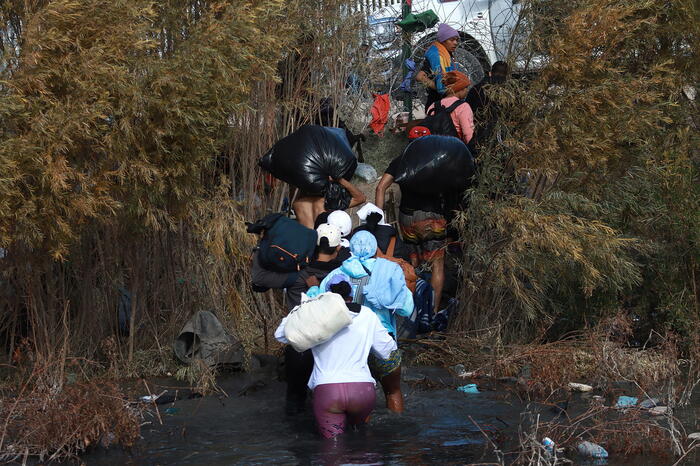 Messico Nuova Carovana Di Migranti Marcia Verso Confine Usa Notizie