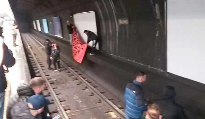 Disoccupati Occupano Binari Della Metropolitana A Napoli Campania