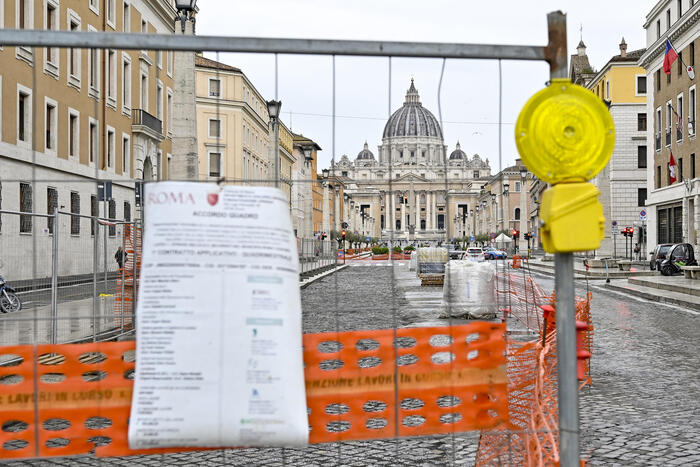 Giubileo al via lavori in piazza Pia come cambia la viabilità