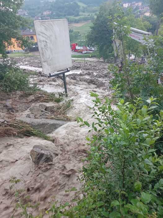 Maltempo Forte Temporale Nel Reggiano Strade Allagate Cronaca Ansa It