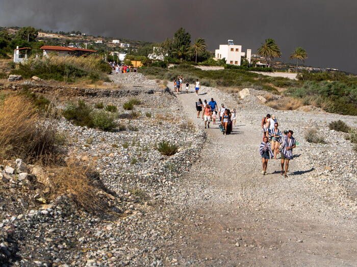 Atene a Rodi la più grande evacuazione mai vista in Grecia Ultima