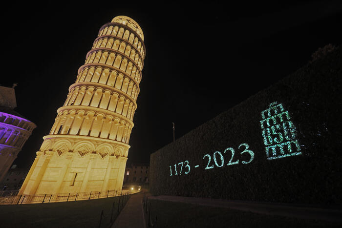 La Torre Di Pisa Compie Anni Campane E Grande Festa Primopiano