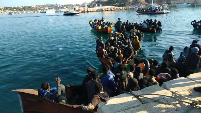 Lampedusa Record Di Sbarchi La Francia Blinda I Confini Notizie