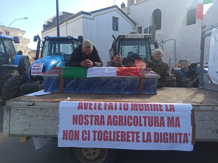 Protesta Trattori Oltre Mezzi In Presidio Nel Brindisino Notizie