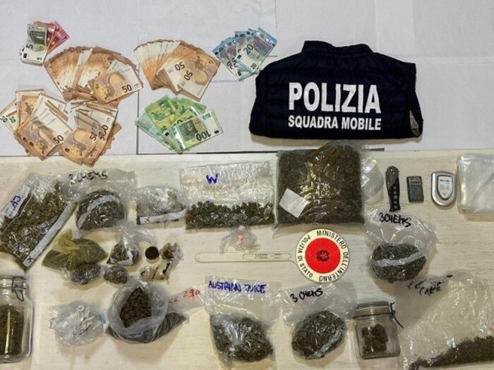 In Casa Aveva Allestito Un Market Della Droga Arrestato Notizie