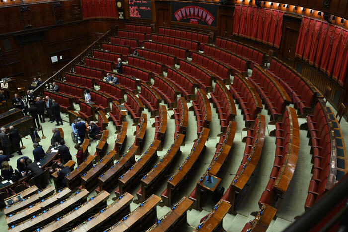 Ottava Fumata Nera Del Parlamento Sul Giudice Per La Consulta Ultima