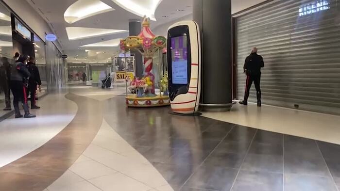 Rapina A Mano Armata Nella Gioielleria Di Un Centro Commerciale Nel