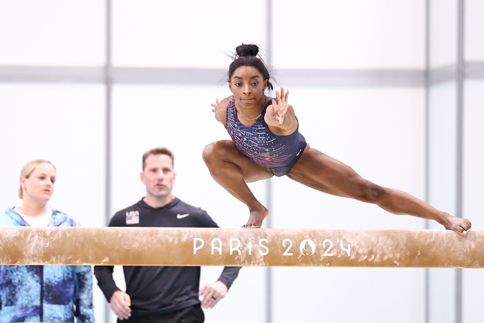 Parigi 2024 Simone Biles Si Esercita Alla Trave Foto Olimpiadi 2024