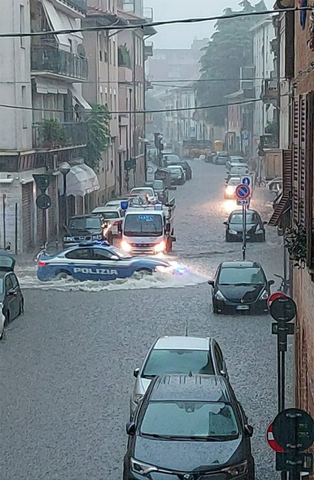 Forte Temporale A Rimini Strade Allagate E Blackout Notizie Ansa It