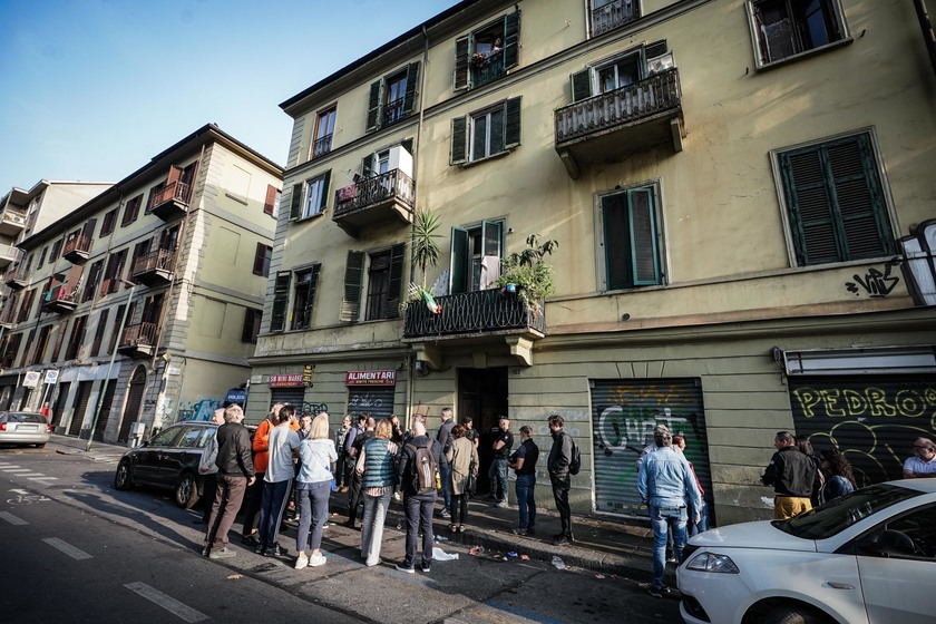 Torino Blitz Forze Dell Ordine Al Palazzo Dello Spaccio Primopiano