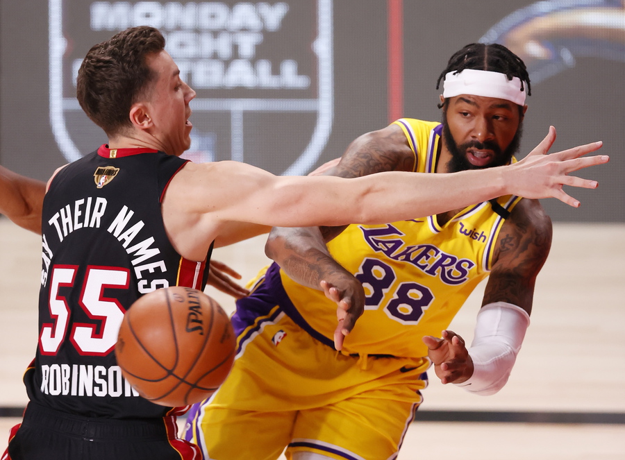 Basket Nba Lakers Battono Miami Titolo A Un Passo Sport