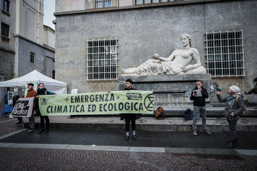 Protesta A Torino Degli Attivisti Di Extinction Rebellion