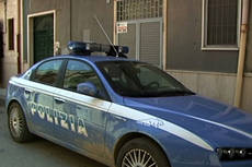 Rapine a immigrati,arrestati 4 agenti