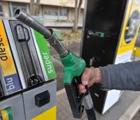 Benzina: nuovi record per la verde, picco a 1,86 