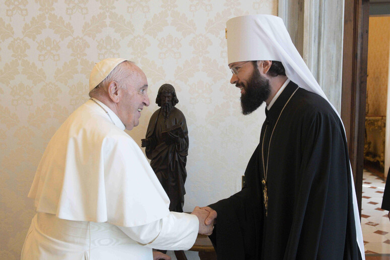 Papa Francesco con Kirill - RIPRODUZIONE RISERVATA