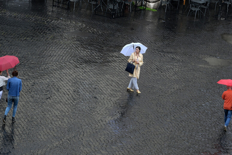 Nubifragio A Roma Grandine E Vento Forte Notizie Ansa It