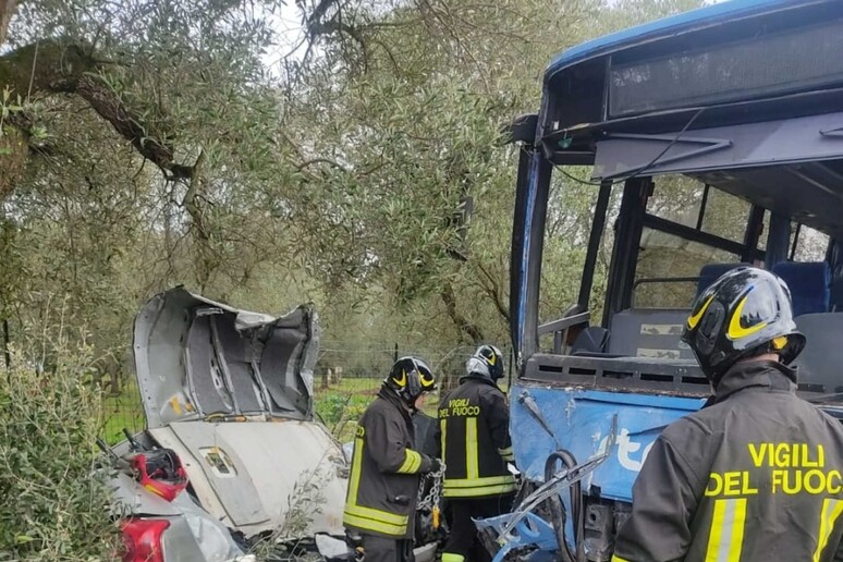 Auto Contro Pullman Nel Brindisino Muore Un Enne Notizie Ansa It