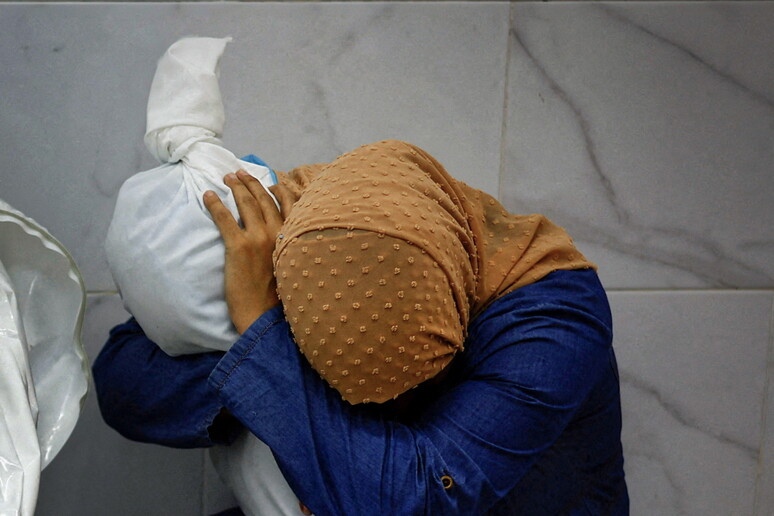 La Pietà di Gaza di Mohammed Salem vince il World Press Photo 2024