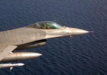 Un fighter F-16