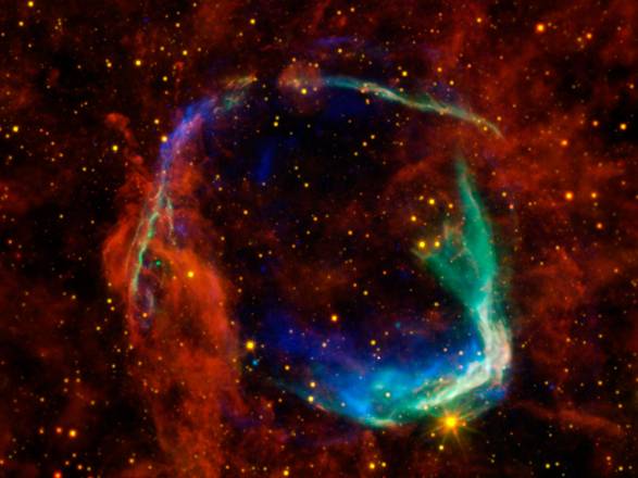 La supernova RCW86, osservata per la prima volta in CIna nel 185 (fonte: NASA/ESA/JPL-Caltech/UCLA/CXC/SAO)