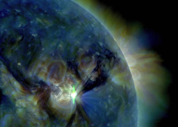 Eruzione solare nelle immagini riprese dal satellite Sdo della Nasa (fonte: NASA/SDO)