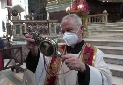 La tradizione del "miracolo di San Gennaro", il sangue non si e' ancora sciolto