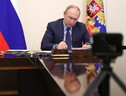 Putin firma il decreto sul pagamento del gas in rubli (ANSA)