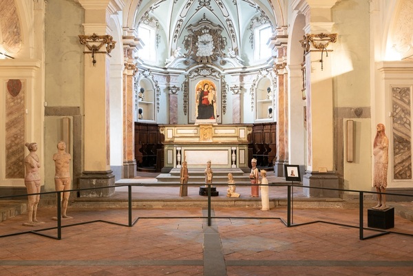 Storie di Donne, questo il titolo della mostra diffusa nel borgo toscano di  Anghiari © ANSA