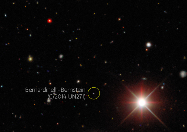 La cometa 2014 UN271 (fonte: Dark Energy Survey/DOE/FNAL/DECam/CTIO/NOIRLab/NSF/AURA/P. Bernardinelli & G. Bernstein (UPenn)/DESI Legacy Imaging Surveys) © Ansa