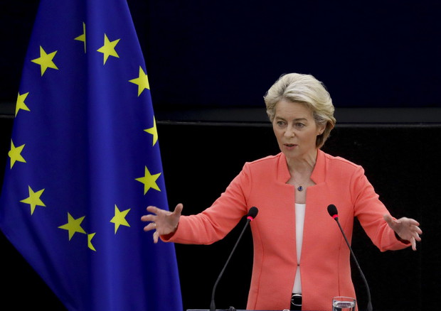 EU Commission President von der Leyen speaks at European Parliament in Strasbourg © EPA