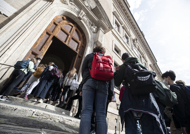 L'ingresso di una scuola © ANSA