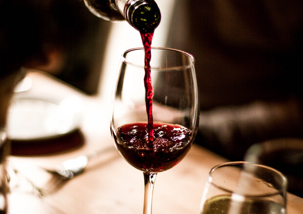 Wine Pouring into Glass © Ansa