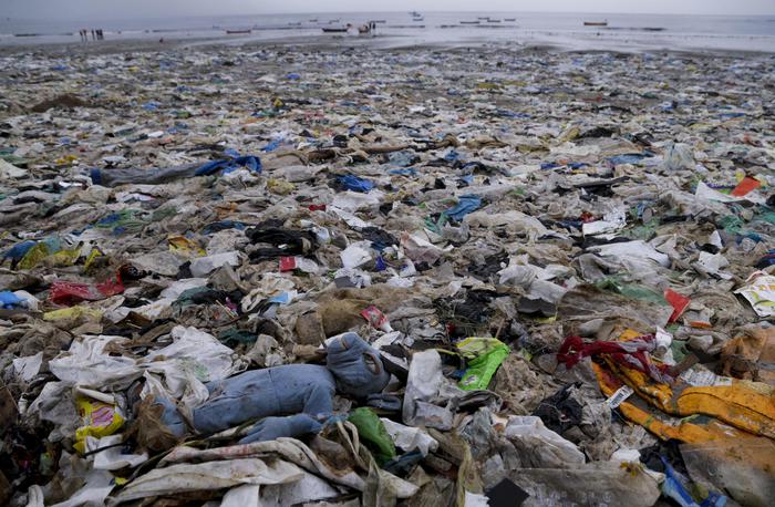 Nel Mediterraneo 33mila bottiglie di plastica al minuto - Natura 