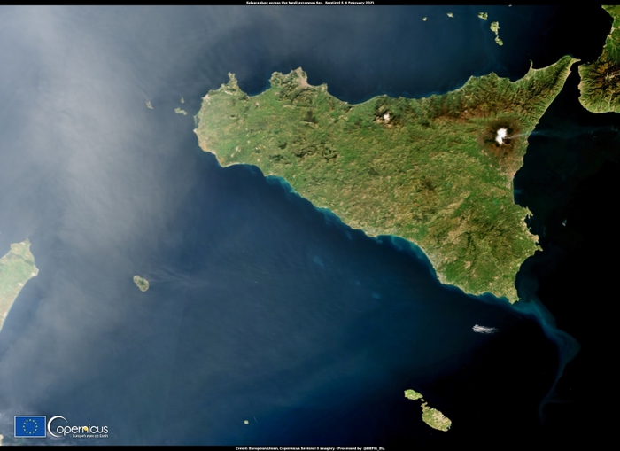 Golpea Sicilia con las arenas del desierto en la foto del día de Essa Terra y Boli