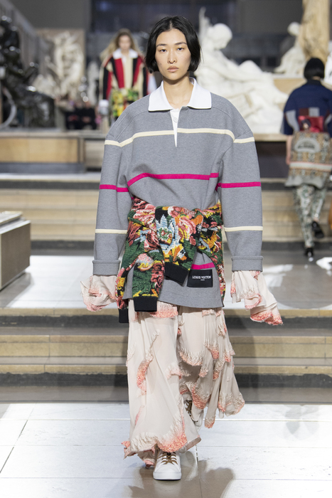 Louis Vuitton, abiti adolescenti contro le convenzioni - Style