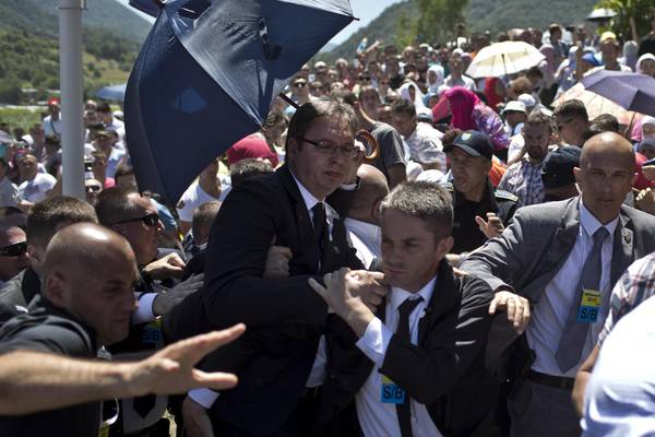 Srebrenica:sassi contro premier serbo,lascia cerimonia