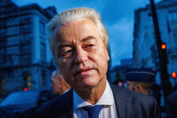 Il leader dell'ultradestra olandese Wilders chiede una stretta sui siriani in Olanda