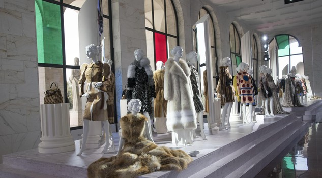 Fendi Per I 90 Anni Mostra Viaggio Nell Eccellenza Della Pellicceria Stilisti Moda Lifestyle