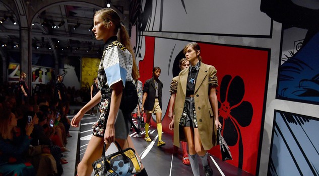 Prada La Moda Femminile Militante Sfilate Moda Lifestyle