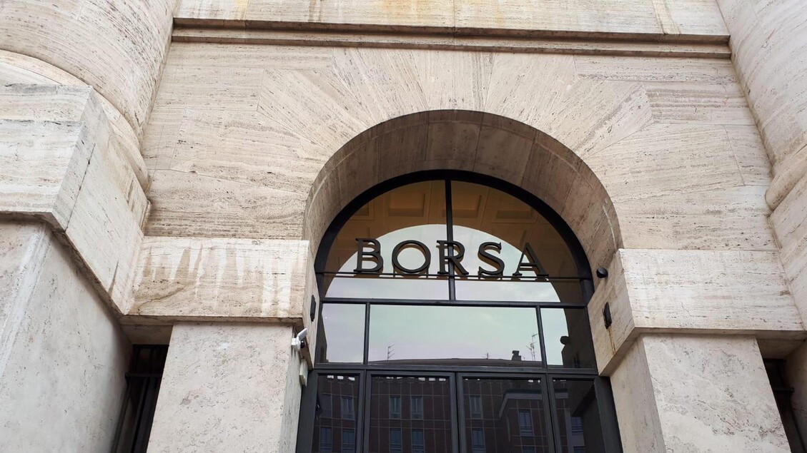 Borsa: Milano apre poco mossa (-0,08%)