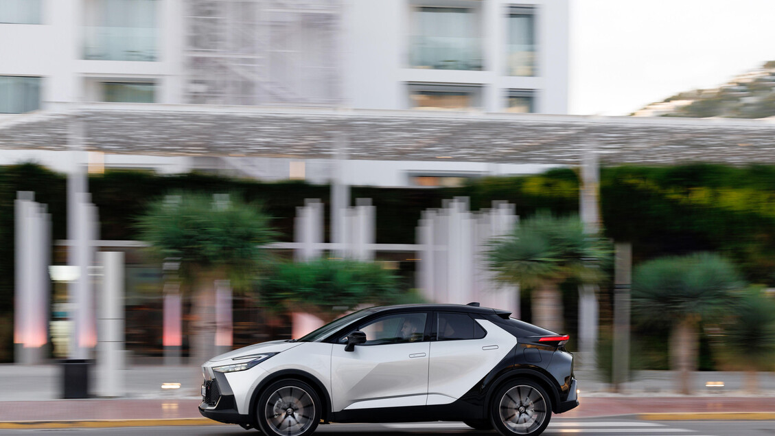 Toyota C-HR HEV © ANSA/Toyota