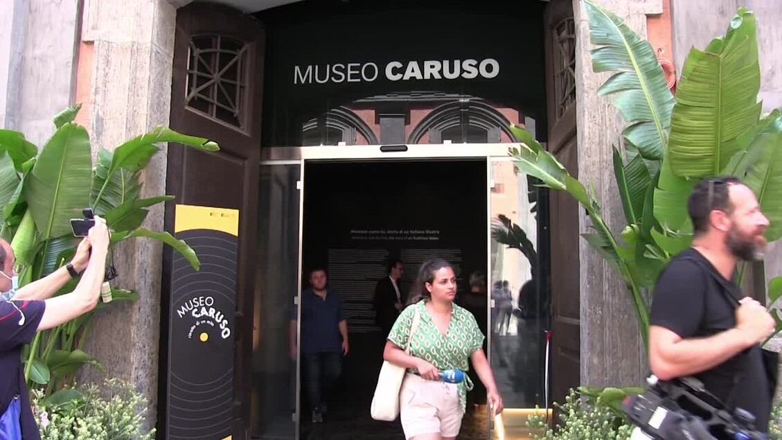 Napoli apre il Museo Caruso. Sangiuliano