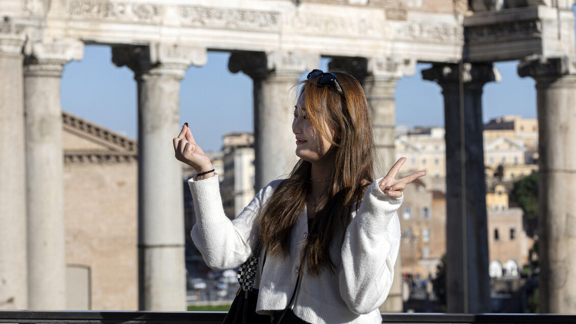 Lancio delle monetina al Foro romano come a Fontana di Trevi - RIPRODUZIONE RISERVATA