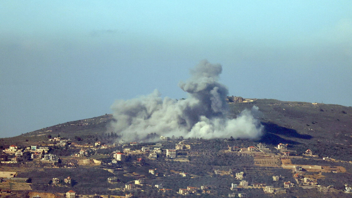 Fumo su Odaisseh, sud del Libano, dopo un attacco israeliano - Primopiano 