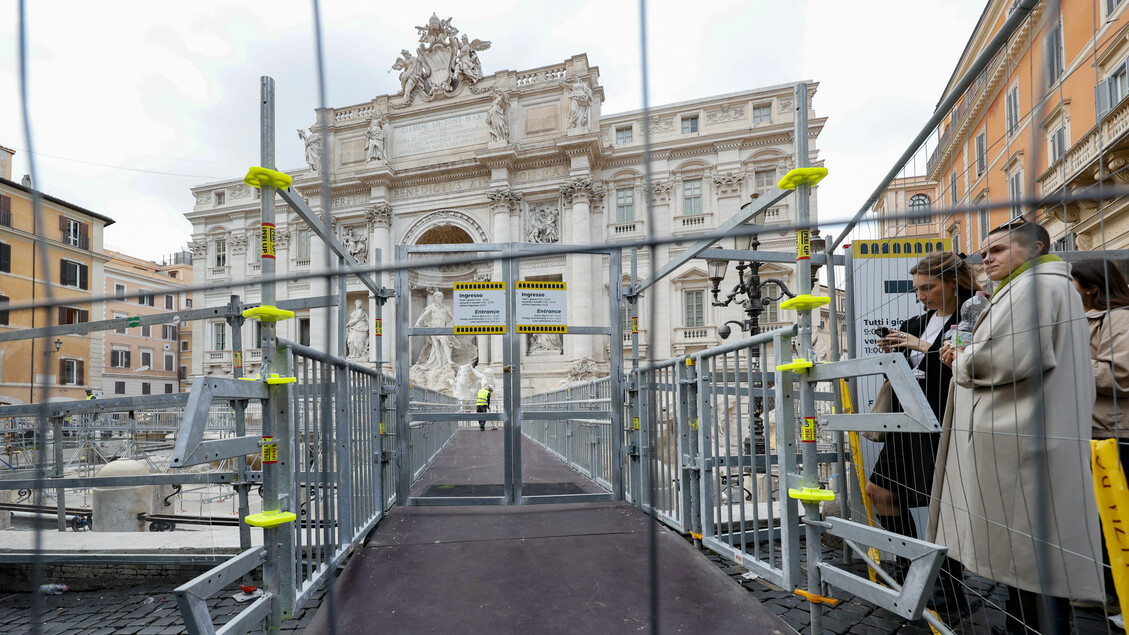 La passerella panoramica della Fontana di Trevi / foto Riccardo Antimiani