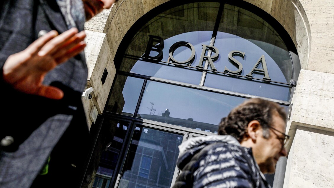 Borsa: Milano gira di nuovo in calo (-0,3%), pesano Eni ed Stm