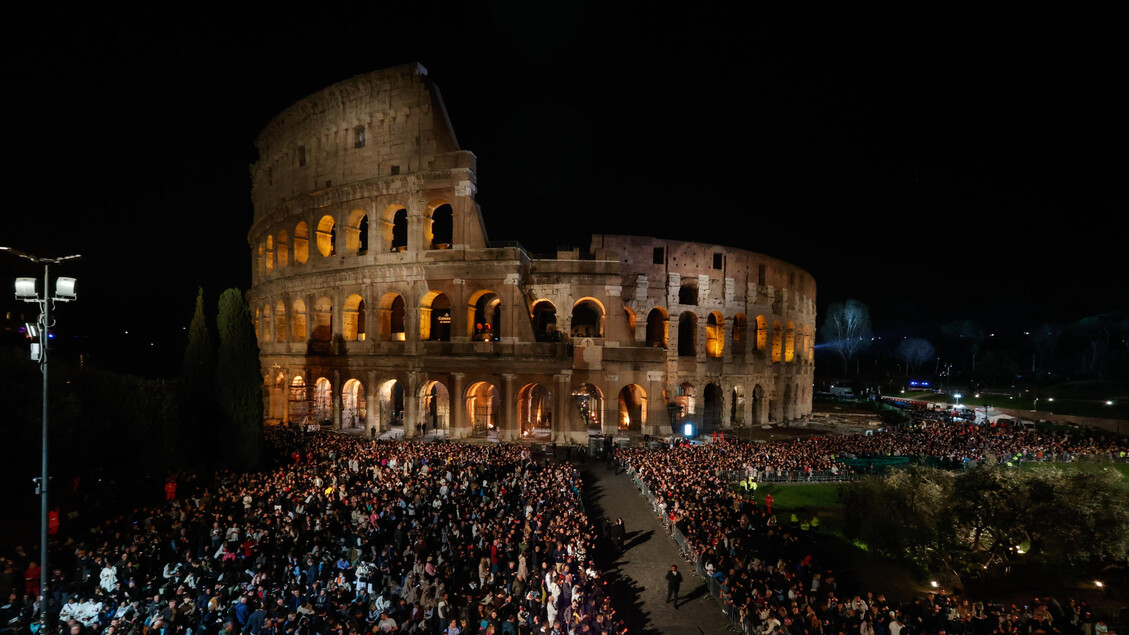 Via Crucis - Way of the Cross ' in Rome - RIPRODUZIONE RISERVATA