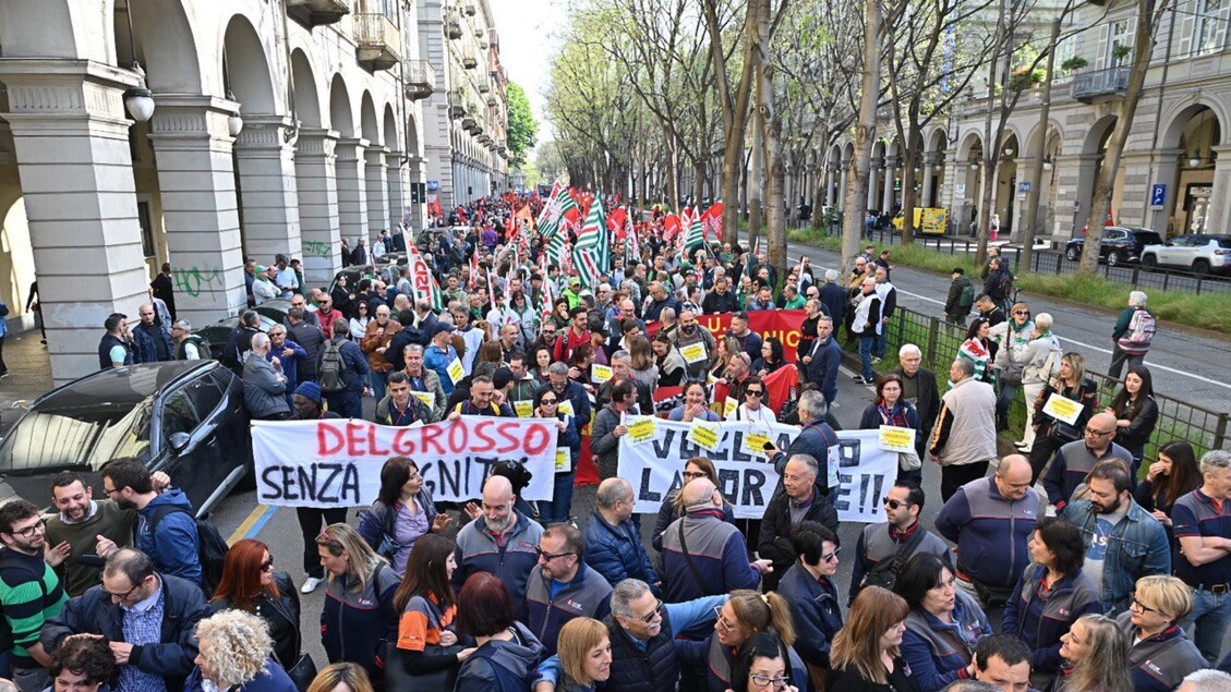 ++ Tutti in piazza per Mirafiori, migliaia al corteo a Torino ++ - RIPRODUZIONE RISERVATA