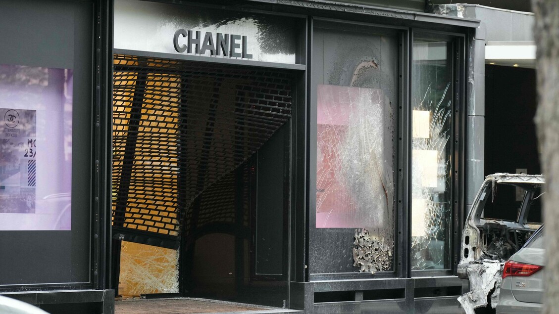 A Parigi svaligiata la boutique Chanel sugli Champs-Elysées