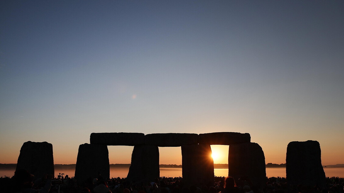 In 15mila festeggiano il solstizio d'estate a Stonehenge